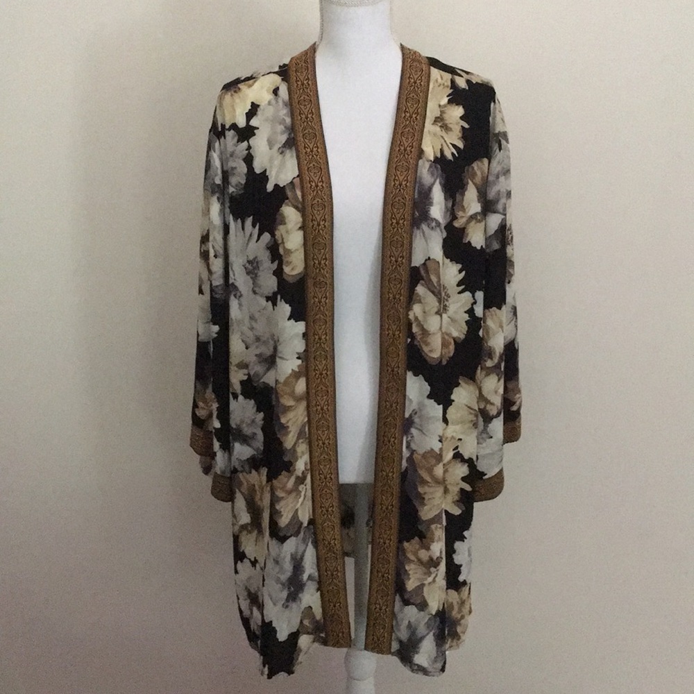 MIMI CHICA Floral Kimono